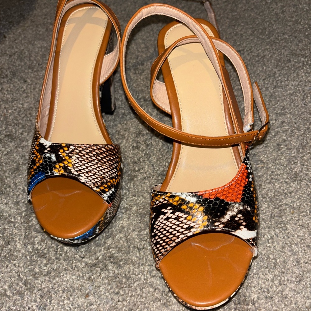 Stylish Women's Snakeskin Sandals